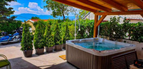 Гостиница Casa Matea with pool, jacuzzi, sauna & garden in a green oasis, Kvarner  Хрельин